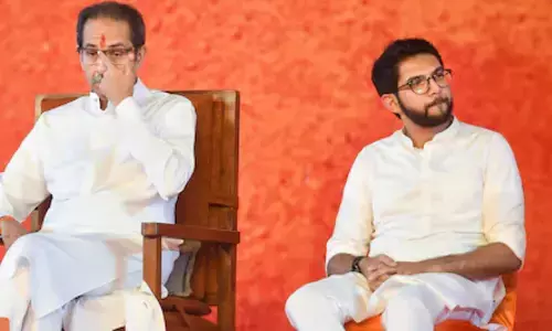 महाराष्ट्र की उद्धव सरकार पर संकट? करीबी मंत्री एकनाथ शिंदे शिवसेना के 20 विधायकों के साथ गुजरात पहुंचे, दिल्ली तक हलचल तेज? महाराष्ट्र की उद्धव सरकार पर संकट? करीबी मंत्री एकनाथ शिंदे शिवसेना के 20 विधायकों के साथ गुजरात पहुंचे, दिल्ली तक हलचल तेज?