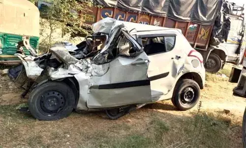 Bareilly News : बरेली में बड़ा सड़क हादसा, कार और ट्रक की टक्कर में एक ही परिवार के पांच लोगों की मौत Bareilly News : बरेली में बड़ा सड़क हादसा, कार और ट्रक की टक्कर में एक ही परिवार के पांच लोगों की मौत