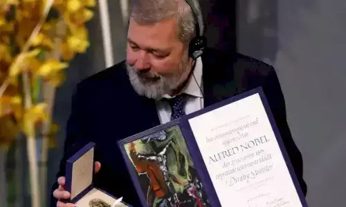 Russia Ukraine War: रूसी पत्रकार Dmitry Muratov ने यूक्रेन के बच्चों की मदद के लिए बेचा नोबेल पुरस्कार, नीलामी ने तोड़े सभी रिकॉर्ड Russia Ukraine War: रूसी पत्रकार Dmitry Muratov ने यूक्रेन के बच्चों की मदद के लिए बेचा नोबेल पुरस्कार, नीलामी ने तोड़े सभी रिकॉर्ड