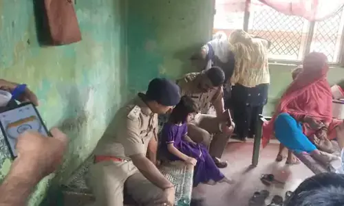 गोद में सोती रही बेटी, मां की गोली मारकर हत्या, चेहरे पर चादर डालकर हत्यारा फरार गोद में सोती रही बेटी, मां की गोली मारकर हत्या, चेहरे पर चादर डालकर हत्यारा फरार