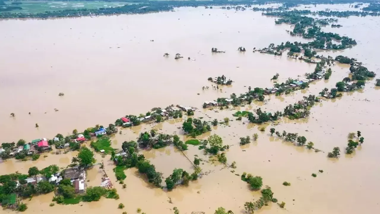 Assam में बाढ़ का कहर, अब तक 82 लोगों की गई जान, 47 लाख लोग प्रभावित