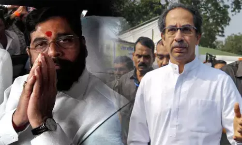 संकट में उद्धव सरकार ? शिवसेना ने एकनाथ शिंदे को विधायक दल के नेता पद से हटाया, शिंदे बोले- हम बालासाहेब के पक्के शिवसैनिक संकट में उद्धव सरकार ? शिवसेना ने एकनाथ शिंदे को विधायक दल के नेता पद से हटाया, शिंदे बोले- हम बालासाहेब के पक्के शिवसैनिक