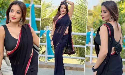 Monalisa Sexy Video Photos: भोजपुरी एक्ट्रेस मोनालिसा ने ब्लैक साड़ी में दिखाया देसी भाभी लुक, सेक्सी फोटोज हुई वायरल
