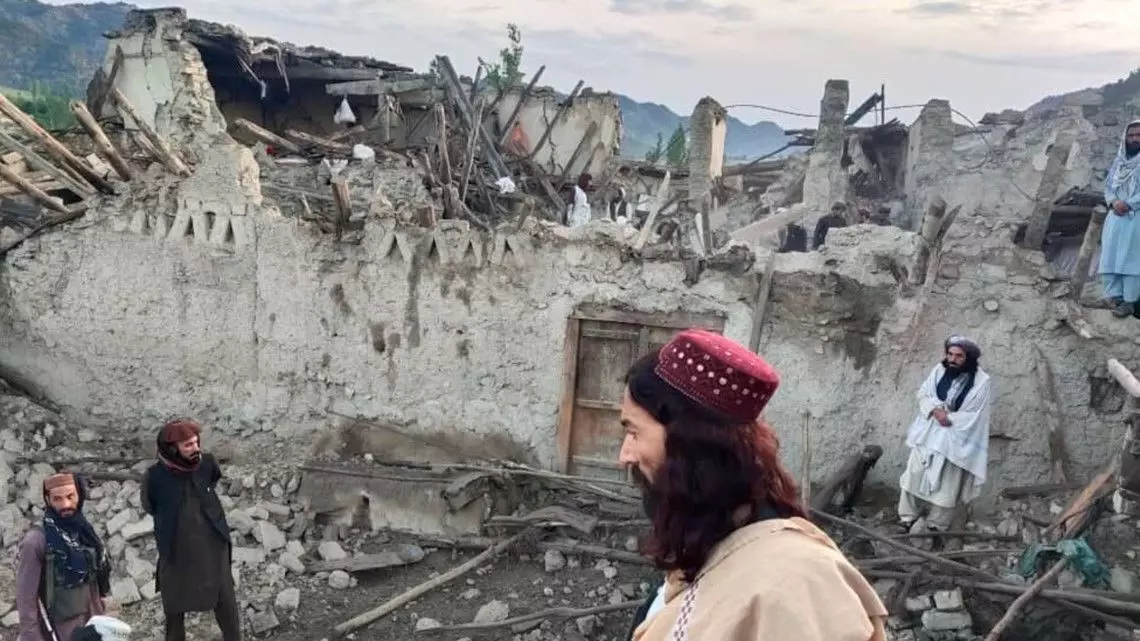 Earthquake in Afghanistan: अफगानिस्तान में भूकंप ने मचाई भारी तबाही, अब तक 950 लोगों की मौत, 600 से ज्यादा जख्मी Earthquake in Afghanistan: अफगानिस्तान में भूकंप ने मचाई भारी तबाही, अब तक 950 लोगों की मौत, 600 से ज्यादा जख्मी