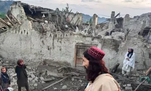 Earthquake in Afghanistan: рдЕрдлрдЧрд╛рдирд┐рд╕реНрддрд╛рди рдореЗрдВ рднреВрдХрдВрдк рдиреЗ рдордЪрд╛рдИ рднрд╛рд░реА рддрдмрд╛рд╣реА, рдЕрдм рддрдХ 950 рд▓реЛрдЧреЛрдВ рдХреА рдореМрдд, 600 рд╕реЗ рдЬреНрдпрд╛рджрд╛ рдЬрдЦреНрдореА Earthquake in Afghanistan: рдЕрдлрдЧрд╛рдирд┐рд╕реНрддрд╛рди рдореЗрдВ рднреВрдХрдВрдк рдиреЗ рдордЪрд╛рдИ рднрд╛рд░реА рддрдмрд╛рд╣реА, рдЕрдм рддрдХ 950 рд▓реЛрдЧреЛрдВ рдХреА рдореМрдд, 600 рд╕реЗ рдЬреНрдпрд╛рджрд╛ рдЬрдЦреНрдореА
