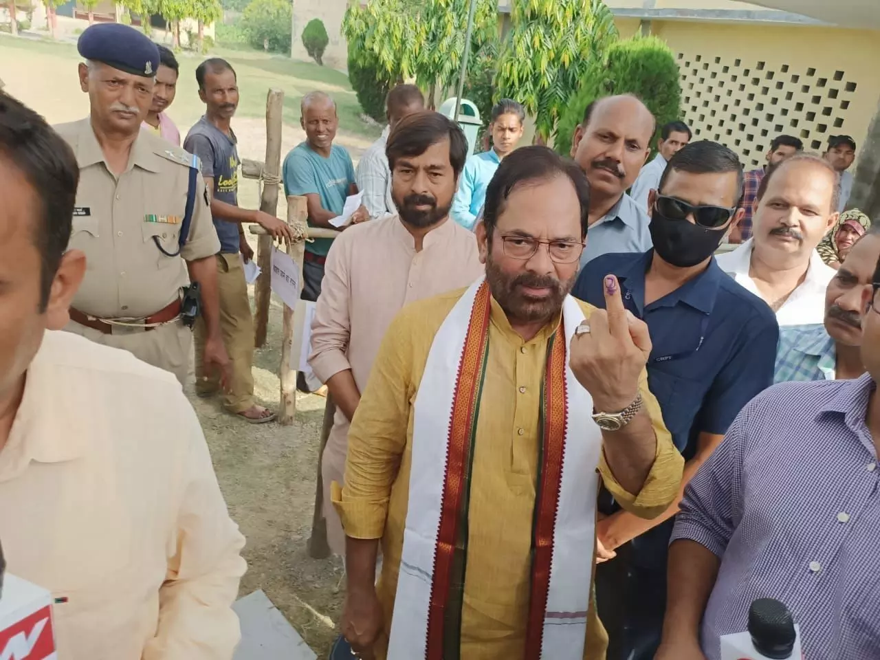 By-Election: आजमगढ़, रामपुर और संगरूर समेत तीन लोकसभा और सात विधानसभा सीटों के लिए वोटिंग LIVE By-Election: आजमगढ़, रामपुर और संगरूर समेत तीन लोकसभा और सात विधानसभा सीटों के लिए वोटिंग LIVE