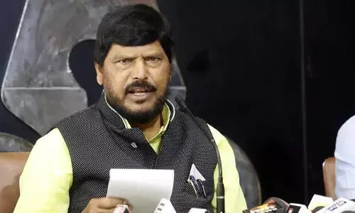 रामदास अठावले का बड़ा बयान, असली शिवसेना एकनाथ शिंदे की, महाराष्ट्र में BJP की सरकार बनेगी फड़णवीस CM बनेंगे रामदास अठावले का बड़ा बयान, असली शिवसेना एकनाथ शिंदे की, महाराष्ट्र में BJP की सरकार बनेगी फड़णवीस CM बनेंगे