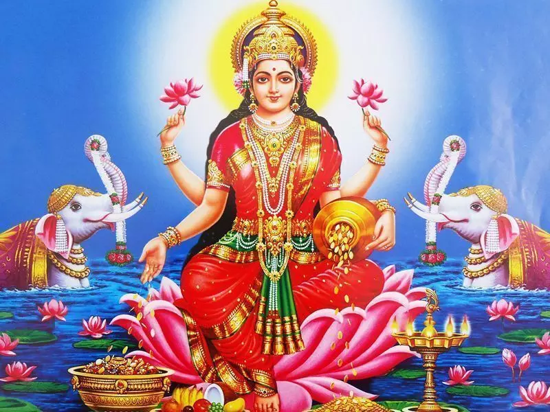 शुक्रवार के दिन मां लक्ष्मी के इन मंत्रों का करें जाप
