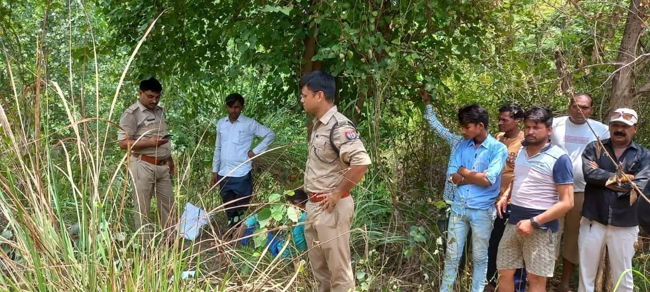 कई दिन से घर से लापता 19 वर्षीय युवती की नदी किनारे गहरे गड्ढे में दबी मिली लाश, पुलिस हैरान