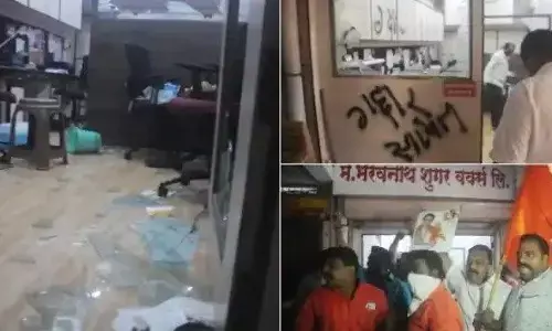 एकनाथ शिंदे और बागी विधायक ताना जी सावंत के दफ्तर में तोड़-फोड़ एकनाथ शिंदे और बागी विधायक ताना जी सावंत के दफ्तर में तोड़-फोड़
