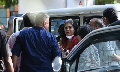 Teesta Setalvad : गुजरात ATS ने तीस्ता सीतलवाड़ को हिरासत में लिया