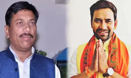 यूपी में आजम-अखिलेश के गढ़ में योगी ने लगाई सेंध, आजमगढ़ और रामपुर लोकसभा सीट पर बीजेपी का कब्जा यूपी में आजम-अखिलेश के गढ़ में योगी ने लगाई सेंध, आजमगढ़ और रामपुर लोकसभा सीट पर बीजेपी का कब्जा