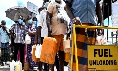 Sri Lanka Crisis: श्रीलंका में पेट्रोल-डीजल का स्टॉक खत्म होने की कगार पर, मंत्री ने मांगी माफी