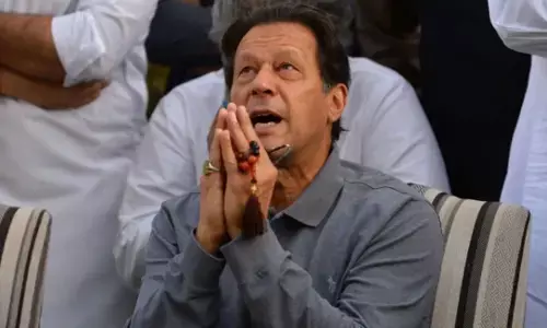 Pakistan: इमरान खान के बेडरूम में खुफिया कैमरा लगाने की कोशिश, पकड़ा गया आरोपी जासूस