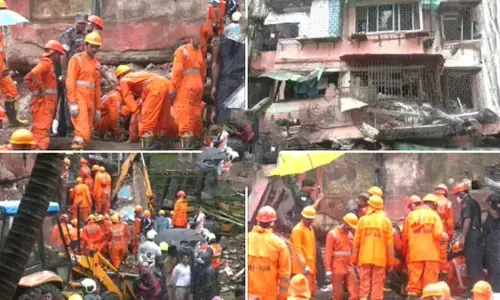 मुंबई में चार मंजिला इमारत ढही, एक की मौत, 3 लोगों की हालत नाजुक, 10 अभी भी मलबे में दबे 15 लोगों को बचाया गया मुंबई में चार मंजिला इमारत ढही, एक की मौत, 3 लोगों की हालत नाजुक, 10 अभी भी मलबे में दबे 15 लोगों को बचाया गया