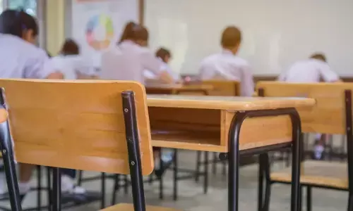 टीचर ने 16 साल की स्टूडेंट से बनाए शारीरिक संबंध, अब मिली ये सजा