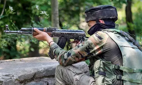 Firing In Pathankot: पठानकोट में सेना के जवान ने दो हवलदारों की गोली मारकर हत्या की