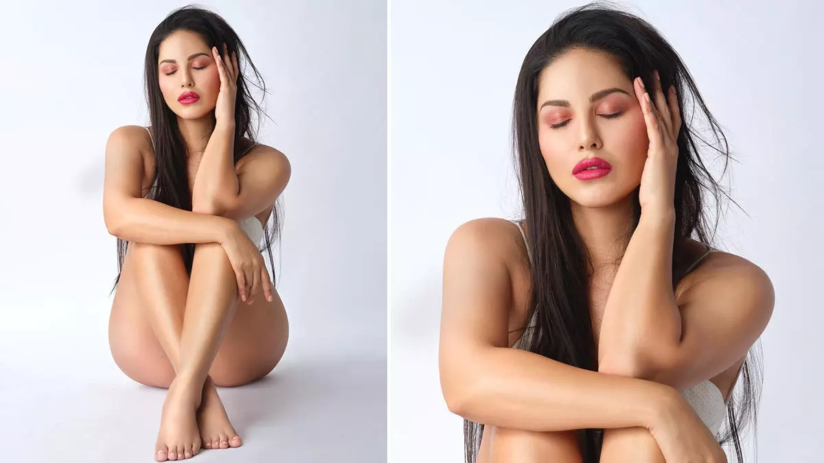 Sunny Leone के Bold Photoshoot ने बढ़ाया इंटरनेट का टेम्परेचर, एक्ट्रेस की Hot Photo देख यूजर्स का छूटा पसीना Sunny Leone के Bold Photoshoot ने बढ़ाया इंटरनेट का टेम्परेचर, एक्ट्रेस की Hot Photo देख यूजर्स का छूटा पसीना