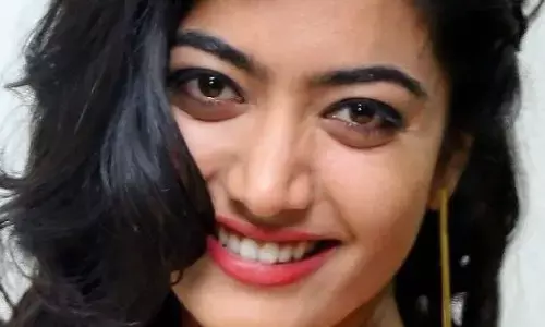 देसी साड़ी में दिखा Rashmika Mandanna का स्टनिंग अवतार, यूजर्स बोले-दुनिया की सबसे खूबसूरत एक्ट्रेस रश्मिका