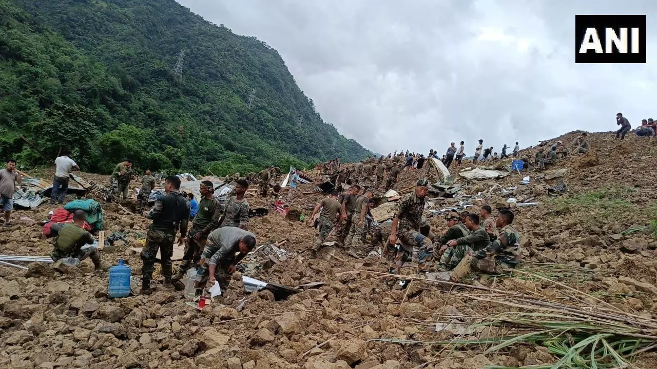 मणिपुर में आर्मी कैंप के पास लैंडस्लाइड, 45 लोग लापता अब तक 7 शव निकाले गए
