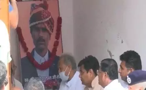 Udaipur Killing: कन्हैया लाल के परिजनों से मिले CM गहलोत, 51 लाख रुपए और 2 सरकारी नौकरी का किया वादा