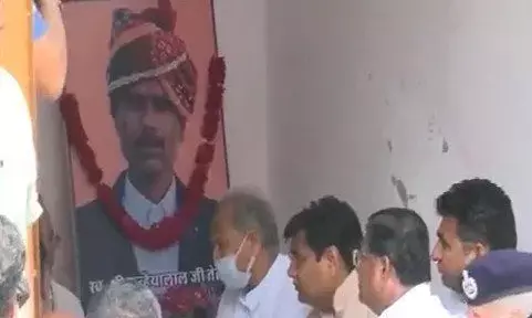 Udaipur Killing: कन्हैया लाल के परिजनों से मिले CM गहलोत, 51 लाख रुपए और 2 सरकारी नौकरी का किया वादा