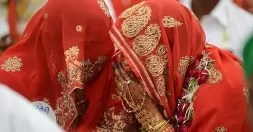 दो सहेलियों की अनोखी Love Story! पहले हुआ प्यार फिर गुपचुप रचा ली शादी फिर परिवार वालों ने किया फिर ऐसा दो सहेलियों की अनोखी Love Story! पहले हुआ प्यार फिर गुपचुप रचा ली शादी फिर परिवार वालों ने किया फिर ऐसा