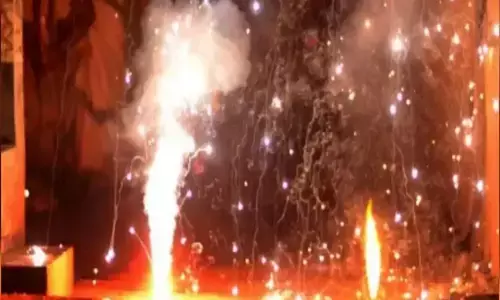 अमेरिकी में हुई भीषण आतिशबाज़ी से कई किलोमीटर लगा लंबा जाम