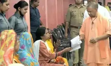 मुख्यमंत्री के जनता दरबार में पूर्व विधायक के भाई पर जमीन हड़पने का लगा आरोप मुख्यमंत्री के जनता दरबार में पूर्व विधायक के भाई पर जमीन हड़पने का लगा आरोप