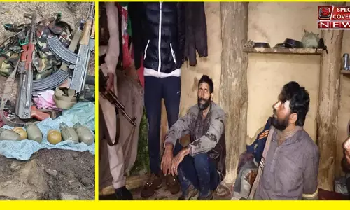 जम्मू में गांववालों ने लश्कर के दो मोस्ट वॉन्टेड आतंकियों को पकड़ा, LG ने दिया ये इनाम जम्मू में गांववालों ने लश्कर के दो मोस्ट वॉन्टेड आतंकियों को पकड़ा, LG ने दिया ये इनाम