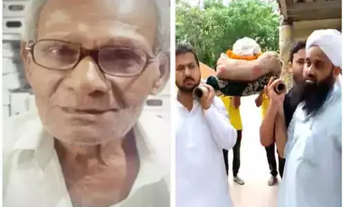 हिंदू बुजुर्ग की अर्थी को मुसलमान परिवार ने दिया कंधा दिया और राम नाम सत्य है का उच्चारण भी किया हिंदू बुजुर्ग की अर्थी को मुसलमान परिवार ने दिया कंधा दिया और राम नाम सत्य है का उच्चारण भी किया