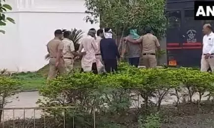 उमेश कोल्हे की हत्या में दोस्त युसूफ खान हुआ गिरफ्तार तो विवेक अग्निहोत्री ने कुछ यूं कसा तंज उमेश कोल्हे की हत्या में दोस्त युसूफ खान हुआ गिरफ्तार तो विवेक अग्निहोत्री ने कुछ यूं कसा तंज