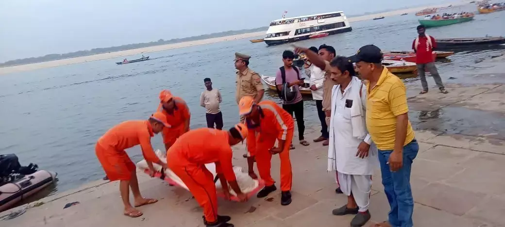गंगा नदी में डूबने से एक युवक की मौत, एनडीआरएफ के गोताखोरों ने कड़ी मशक्क्त के बाद शव को खोज निकाला गंगा नदी में डूबने से एक युवक की मौत, एनडीआरएफ के गोताखोरों ने कड़ी मशक्क्त के बाद शव को खोज निकाला