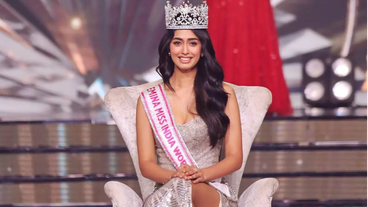 Miss India 2022: कर्नाटक की सिनी शेट्टी ने जीता खिताब, 31 फाइनलिस्ट को पीछे छोड़ हासिल किया ताज Miss India 2022: कर्नाटक की सिनी शेट्टी ने जीता खिताब, 31 फाइनलिस्ट को पीछे छोड़ हासिल किया ताज