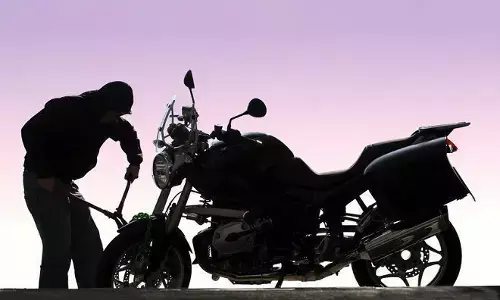 तारीख पर जाता था कचहरी, चुरा लाता था बाइक....आर्डर पर हाईस्पीड वाहन करता था चोरी तारीख पर जाता था कचहरी, चुरा लाता था बाइक....आर्डर पर हाईस्पीड वाहन करता था चोरी