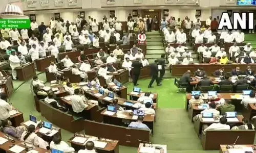 Maharashtra Govt Trust Vote: विश्वास मत प्रस्ताव में पास हुए एकनाथ शिंदे, सरकार के पक्ष में पड़े 164 वोट, MVA के 8 विधायक वोटिंग से बाहर Maharashtra Govt Trust Vote: विश्वास मत प्रस्ताव में पास हुए एकनाथ शिंदे, सरकार के पक्ष में पड़े 164 वोट, MVA के 8 विधायक वोटिंग से बाहर