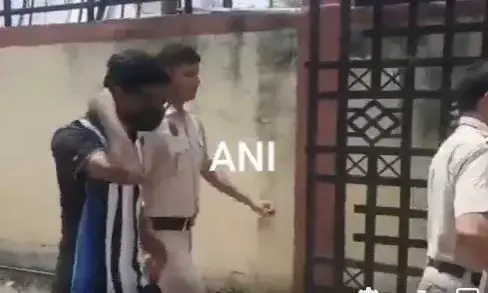 अल्ट न्यूज के ज़ुबैर को दिल्ली पुलिस ने आज सीतापुर कोर्ट में पेश किया अल्ट न्यूज के ज़ुबैर को दिल्ली पुलिस ने आज सीतापुर कोर्ट में पेश किया