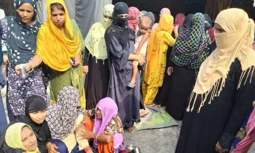 UP : पत्नी पर आरोप: खाने में नींद की गोलियां खिलाकर पति को किया बेहोश, फिर करंट लगाकर ली जान UP : पत्नी पर आरोप: खाने में नींद की गोलियां खिलाकर पति को किया बेहोश, फिर करंट लगाकर ली जान