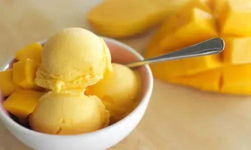 Mango Ice Cream Recipe : अपने हाथों से घर पर बनाएं मैंगो आइसक्रीम, जानिए आसान रेसिपी Mango Ice Cream Recipe : अपने हाथों से घर पर बनाएं मैंगो आइसक्रीम, जानिए आसान रेसिपी