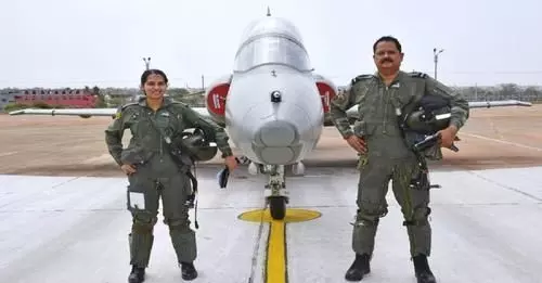 Fighter Pilot Father Daughter Duo: पिता-पुत्री की जोड़ी ने रचा इतिहास, वायुसेना में पहली बार एक साथ उड़ाया विमान