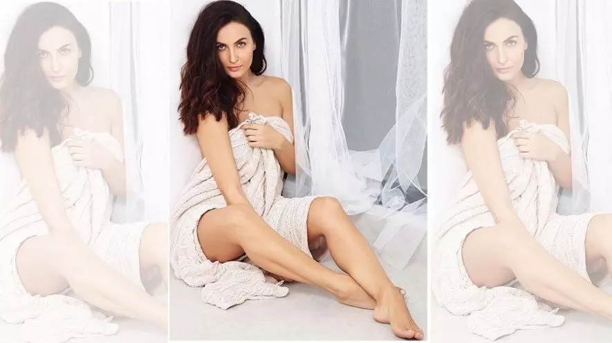 Elli AvrRam Sexy Video Photos: एली अवराम ने Sexy शर्ट में ढाया कहर, एक्ट्रेस का Sexy अवतार देख यूजर्स हुए मदहोश Elli AvrRam Sexy Video Photos: एली अवराम ने Sexy शर्ट में ढाया कहर, एक्ट्रेस का Sexy अवतार देख यूजर्स हुए मदहोश
