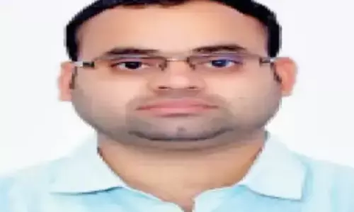 ईमानदारी की मिसाल पेश किया प्रोफेसर,45 दिन नहीं पढ़ाए तो कॉलेज को लौटाए 23 लाख रुपए ईमानदारी की मिसाल पेश किया प्रोफेसर,45 दिन नहीं पढ़ाए तो कॉलेज को लौटाए 23 लाख रुपए