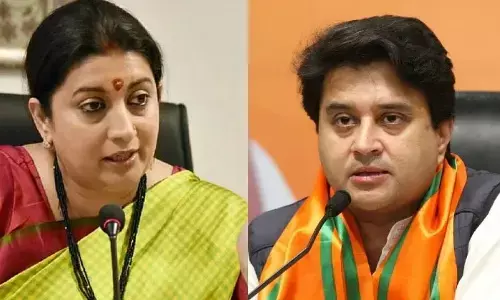नकवी के इस्तीफे के बाद स्मृति ईरानी बनीं अल्पसंख्यक कल्याण मंत्री, सिंधिया को मिला इस्पात मंत्रालय नकवी के इस्तीफे के बाद स्मृति ईरानी बनीं अल्पसंख्यक कल्याण मंत्री, सिंधिया को मिला इस्पात मंत्रालय