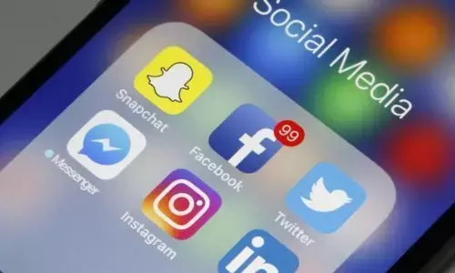 सोश्यल मीडिया पर अंकुश जरुरी, जानिए क्यों? सोश्यल मीडिया पर अंकुश जरुरी, जानिए क्यों?