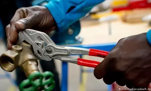 जर्मन बनाएगा अप्रवासियों के आसान कानून जर्मन बनाएगा अप्रवासियों के आसान कानून