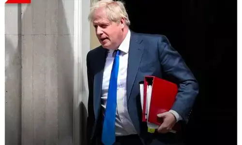 ब्रिटिश प्रधानमंत्री के इस्तीफे से सरकार संकट में, रूस ने भी चेताया ब्रिटिश प्रधानमंत्री के इस्तीफे से सरकार संकट में, रूस ने भी चेताया