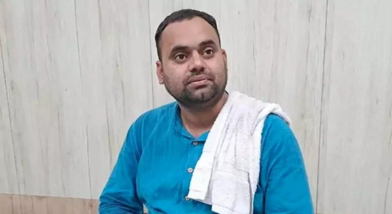 23 लाख की सैलरी लौटाने वाले प्रोफेसर ने अब लिया यू- टर्न, खाते में 1 हजार भी नहीं? सामने आया माफीनामा 23 लाख की सैलरी लौटाने वाले प्रोफेसर ने अब लिया यू- टर्न, खाते में 1 हजार भी नहीं? सामने आया माफीनामा