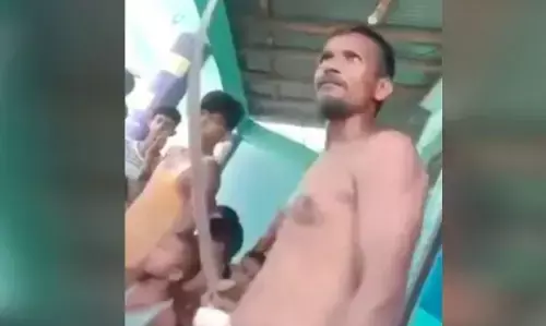 तलवार लेकर स्कूल पहुंचा पिता,शिक्षकों को दी गाली,स्कूल ड्रेस न मिलने से था नाराज तलवार लेकर स्कूल पहुंचा पिता,शिक्षकों को दी गाली,स्कूल ड्रेस न मिलने से था नाराज