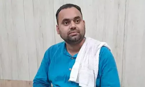 23 लाख की सैलरी लौटाने वाले प्रोफेसर ने अब लिया यू- टर्न, खाते में 1 हजार भी नहीं? सामने आया माफीनामा 23 लाख की सैलरी लौटाने वाले प्रोफेसर ने अब लिया यू- टर्न, खाते में 1 हजार भी नहीं? सामने आया माफीनामा