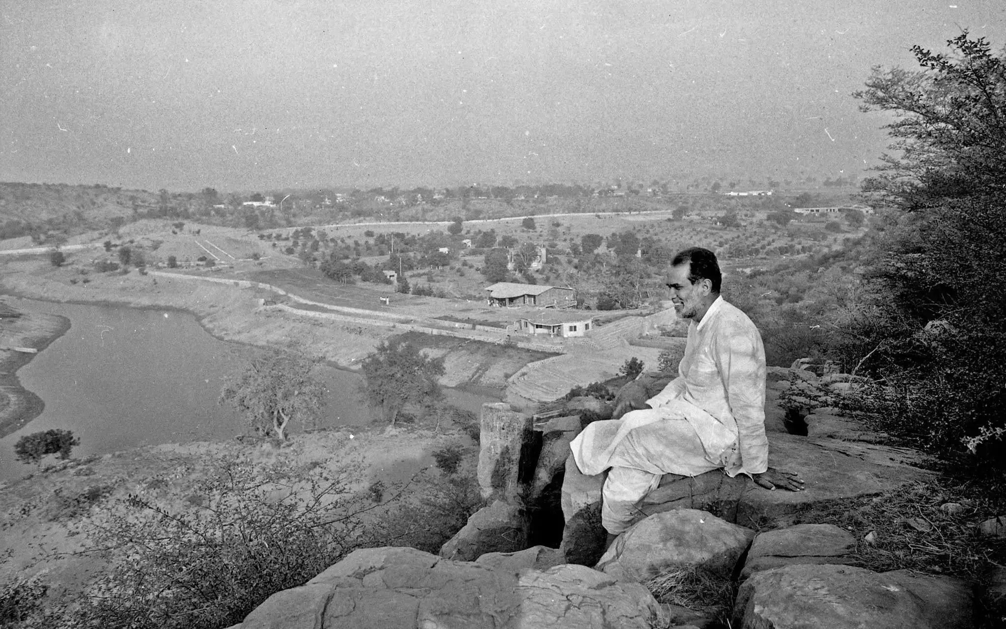 संसद में आम आदमी की एक मजबूत आवाज थे चंद्रशेखरजी संसद में आम आदमी की एक मजबूत आवाज थे चंद्रशेखरजी